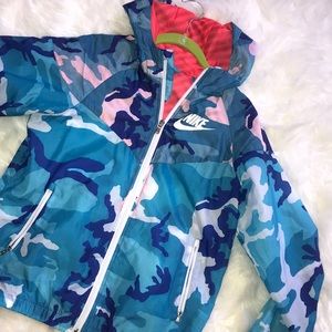 NIKE KIDS WINDBREAKER